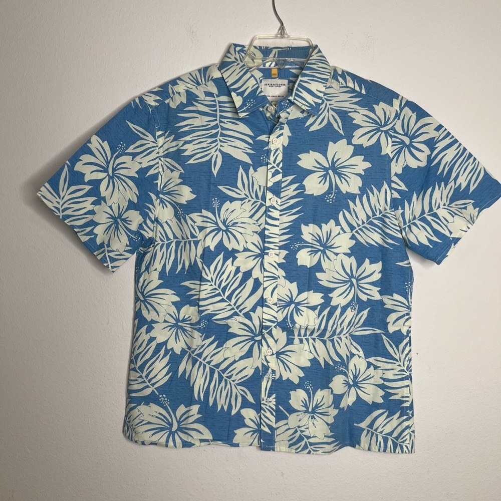 Light blue Denim & Flower Hawaiian Men’s shirt  Short Sleeve Button up Size M